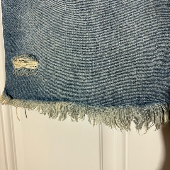 ❤️2/$15 or 3/$21❤️ Gap Medium Wash Distressed Denim Skirt, Size 31 - Picture 8 of 12